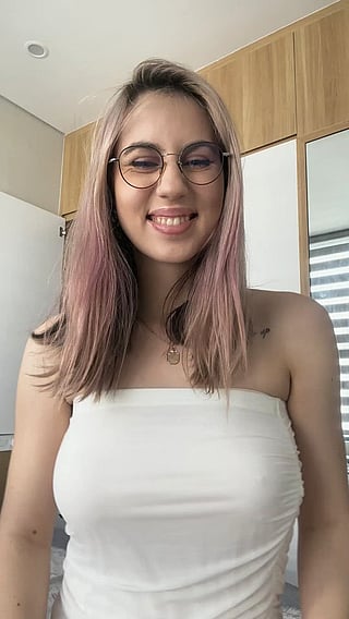 Showing Boobs on First Date: What Would You Think?'