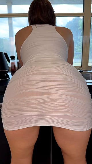 Kitchen Blowjob: MILF Shows Off Her Cooking Skills'