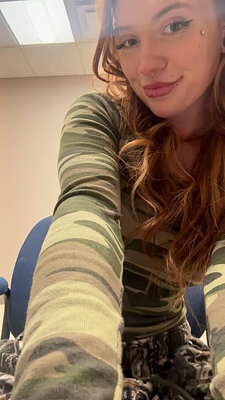 Camgirl Masturbating in the Break Room'