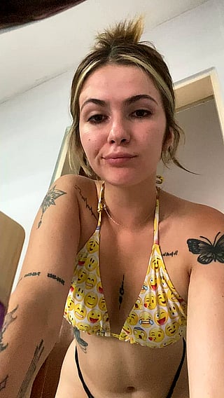 Babe Teasing: Keep Looking, It Only Turns Me On More'