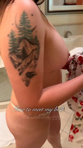 After speaking for months behind hubby’s back, my bull finally made it over to me! My husband had no idea about this but seeing me like this he had no complaints watching me be a hotwife for another man! 😏'