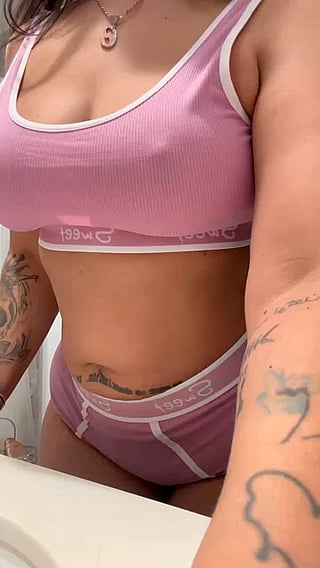 Pink Bikini MILF: 'Insert Your Face Here' - Amateur, Ass, OnlyFans'