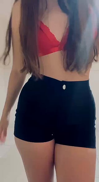 Rate Me, Daddies: 18F Teen in Short Shorts'