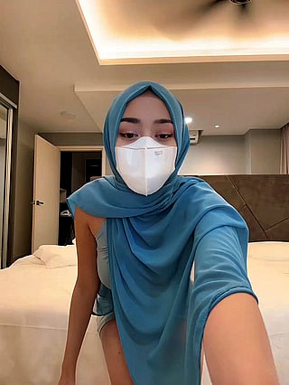 Warm up your week with this Muslim teen's homemade mask'