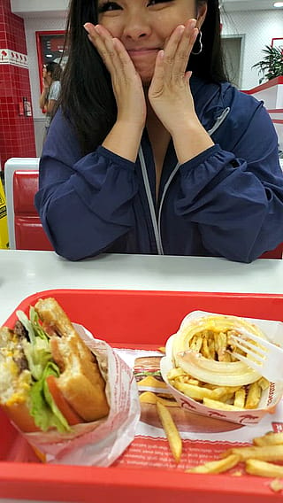 Now flashing at your local In n Out ~ [GIF]'