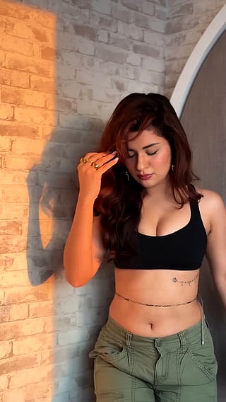Avneet Kaur's Booty Shot: Bollywood Beauty in Black Bra and Belly Button'