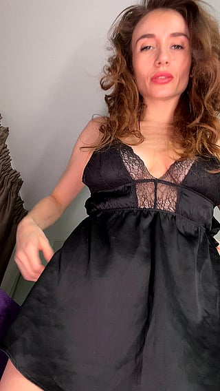 Solo MILF Pussy Eating Challenge'