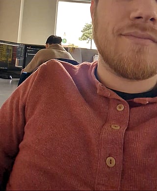 Public Masturbation: She Was Too Focused on Her Phone'