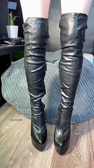 Preggo Goth Momma's Thigh Highs & Landing Strip'