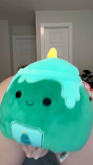 OMG, You Won't Believe What's Inside This Green Thing!'