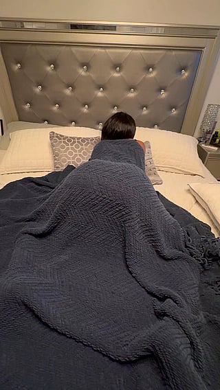 Black Girl Hiding Under the Covers: A Thick Booty Amateur Moment'