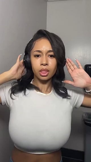 Big Tits Gym Outfit: Brunette Teen Shows Off Her Natural Boobs on TikTok'