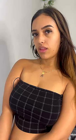 Hot Latina Babe with Big Tits'