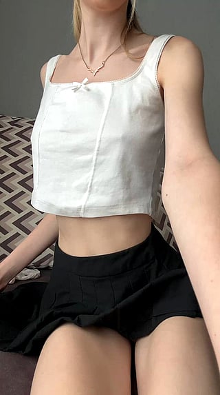 Oops, I accidentally exposed my pussy on camera!'