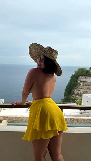 Boobs Revealed: A Neighborly Encounter'