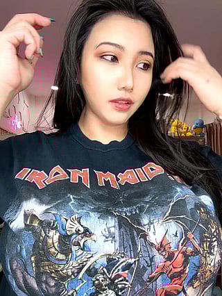Showing Off My Boobs at a Concert: The Ultimate Guide'