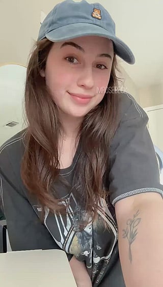 Titty Drop: A Curvy Brunette Reveals Her Natural Tits'