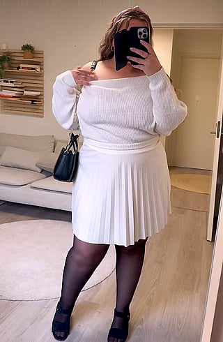 Chubby Chick's Huge Dildo: Before & After Work'