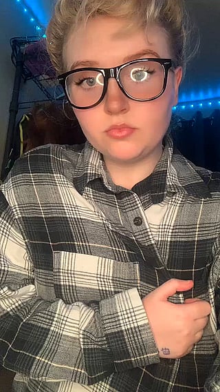 Blonde Teen Flashes Tits on OnlyFans'