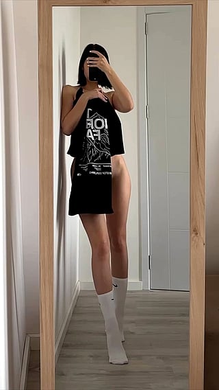 Naked Chick in Mirror: Big Tits and Natural Curves'