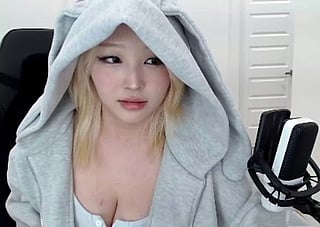 Blonde Korean TikTok Streamer Hyoon Highlights'