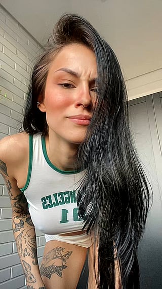 Brazilian Babe Shaking Her Booty in Your Feed'