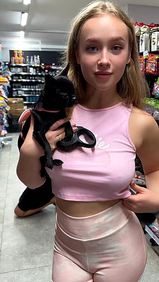 Blonde Babe with Big Tits Wants to Catch Your Eyes'