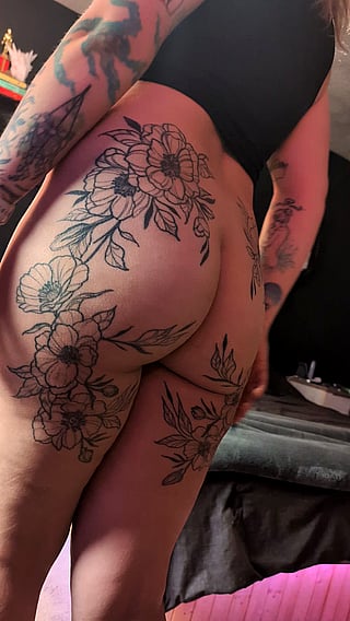 Get Your Fuck On: Blonde Babe with Big Ass and Tattoos'