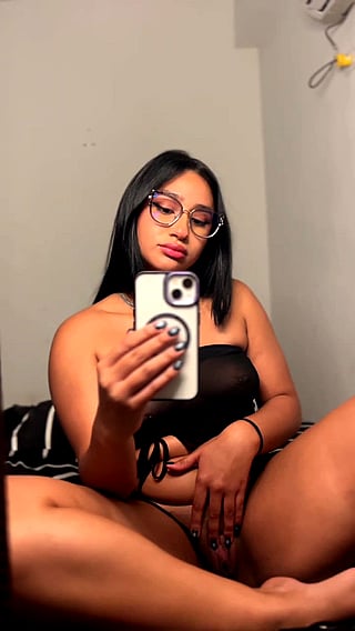 18 and horny: Homemade TikTok babe teasing thick pussy'