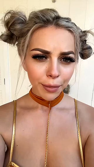Blonde Cosplay Chick Gets Real About Her Costume'