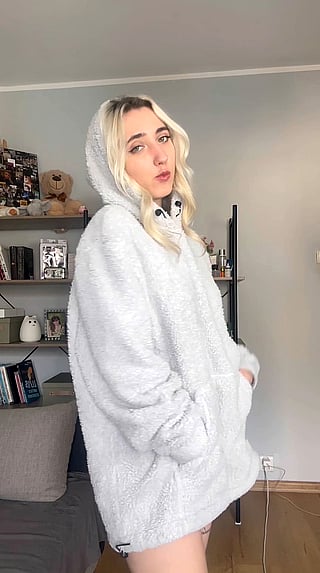 Blonde Celebrity Tits: All You Need is Wild Blonde'