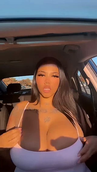 Big Tits Boobs Bouncing - Latina & Ebony Nipples'