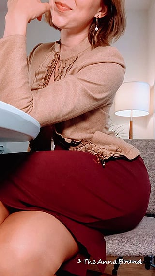 Kiss Your Boss's Ass: Amateur Brunette MILF in Office'