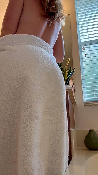Mommy's Tasty Butt Before and After a Shower'