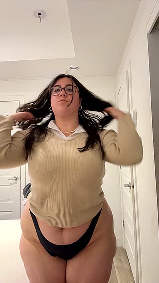 Chubby 24 yo with big tits and glasses bouncing her boobs'