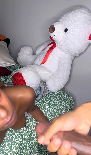 Covered Her Face with: Amateur Ebony Facial'