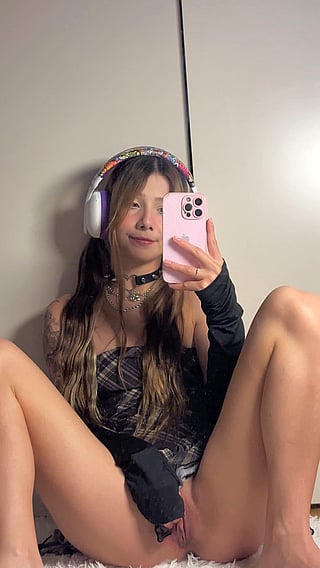 Cute Half Asian Teen Shows Off Her Pussy on OnlyFans'