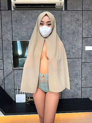 Asian Homemade: Your First Thoughts on Seeing My Small Haram Body'