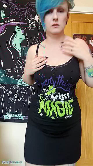 Big Tits Showing Off in This Video Big Tits Showing Off in This Video