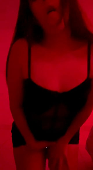 New 18-Year-Old Teen Shows Off Her Body in a Homemade Video'