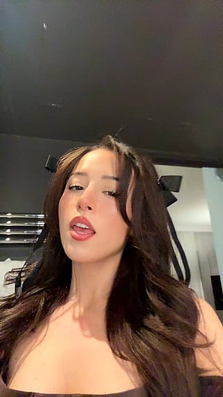 Poki TikTok: Arab Brunette Cute'