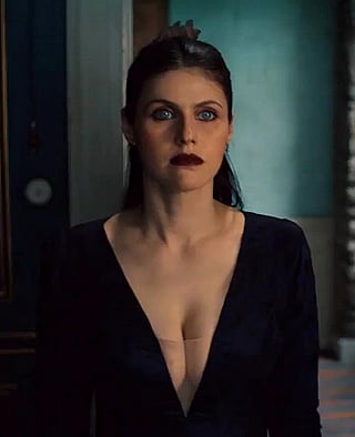 Alexandra Daddario's Cleavage: A Celebrity Showcase'