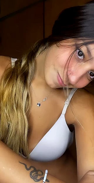 Getting Hit on by Guys: My Amateur Experience with Big Tits and Cumshots'