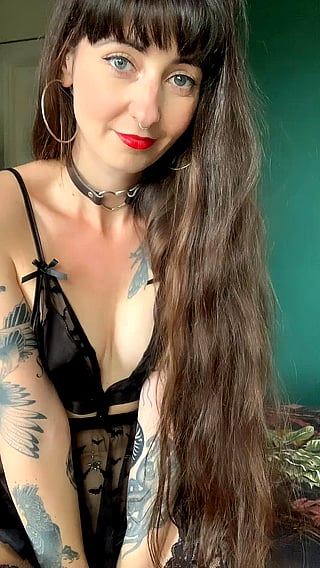 Smudge My Lipstick: Alt, Emo, Goth, Tattooed Beauty'