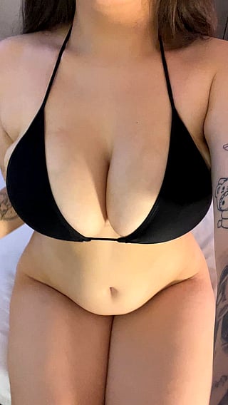 Big Tits Babe Seeking Appreciation'