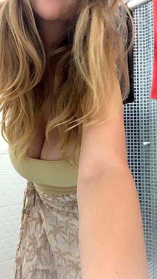 Big Tits on TikTok: In Love with Lia'