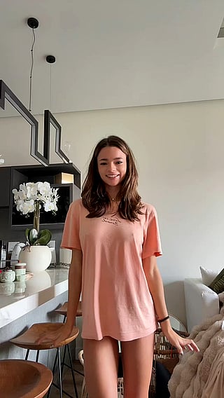 When the Baggy Shirt Drops, Everything Changes: Amateur Teen Tits'