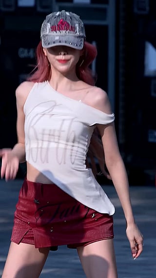 Korean Kpop Singer 'Itzy Yuna' Shows Off Her Sexy Side'