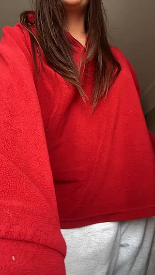 Skin Coming In - Latina Masturbating'