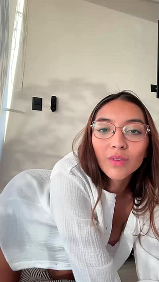 Say Yes if you want my nudes. I'm actually sending.'